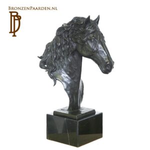 Fries paard beeld in brons